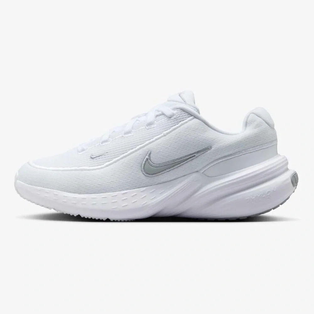 NEW Nike Unisex Uplift SC Size 4Y